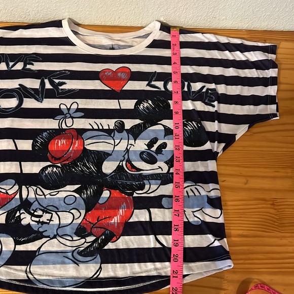 Disney Parks Mickey And Minnie Mouse Love t-shirt sz M - Picture 6 of 7